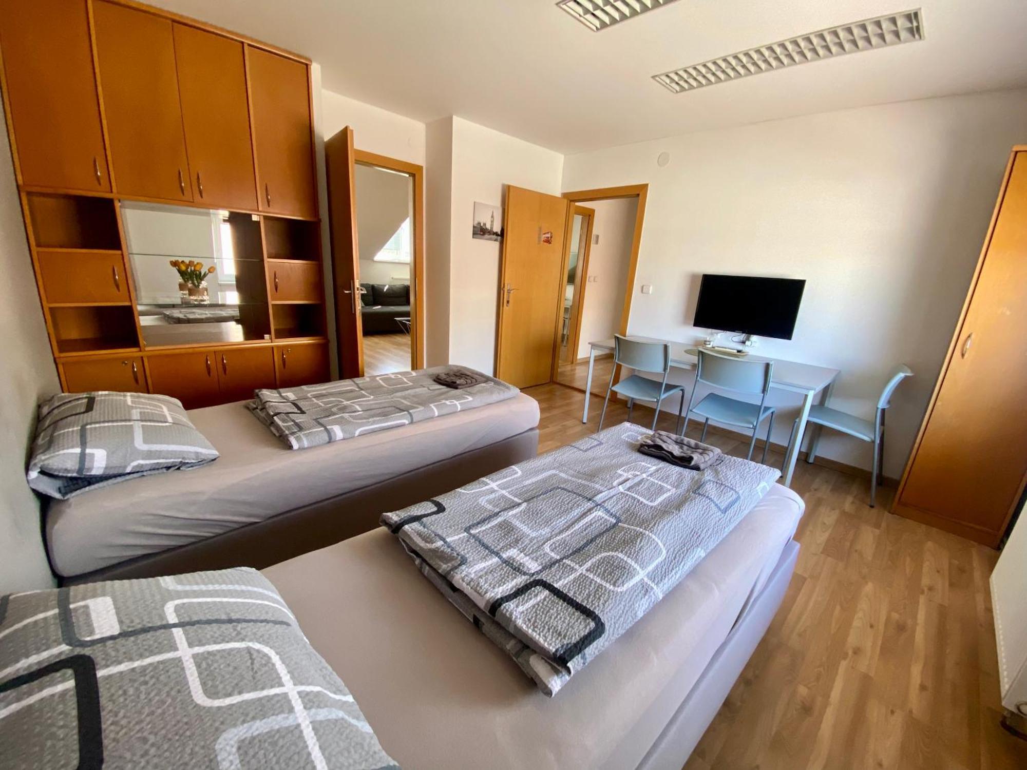 3-Bedroom Apartment In Rajhrad, With Kitchen, 2 Bathrooms, Parking المظهر الخارجي الصورة