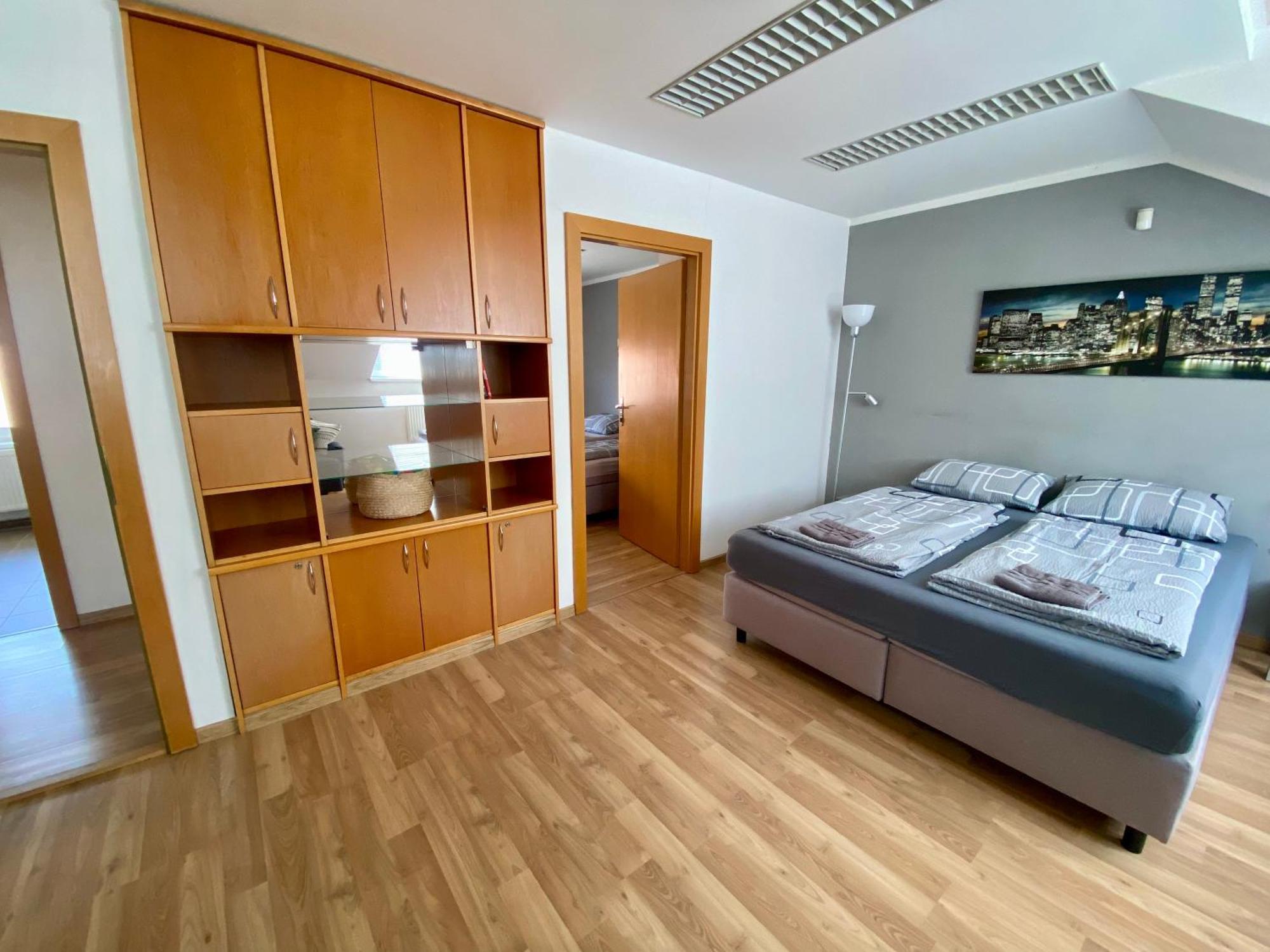 3-Bedroom Apartment In Rajhrad, With Kitchen, 2 Bathrooms, Parking المظهر الخارجي الصورة