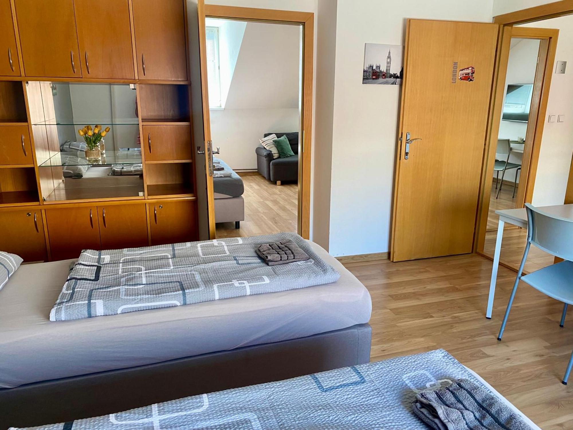 3-Bedroom Apartment In Rajhrad, With Kitchen, 2 Bathrooms, Parking المظهر الخارجي الصورة